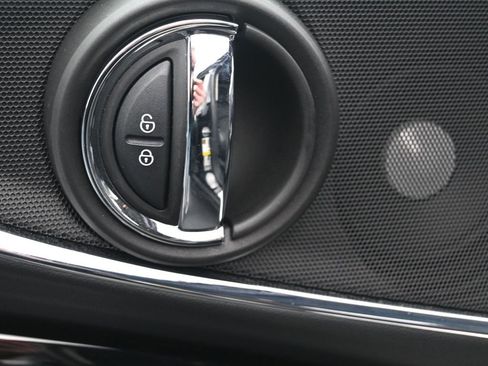 Used 2023 MINI Cooper Clubman S w/ Premium Package image 25