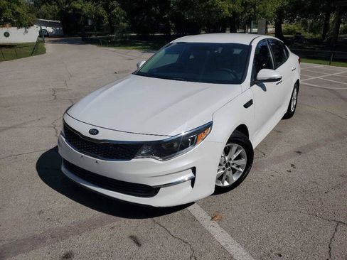 Used 2018 Kia Optima LX w/ Convenience Package FWD image 2
