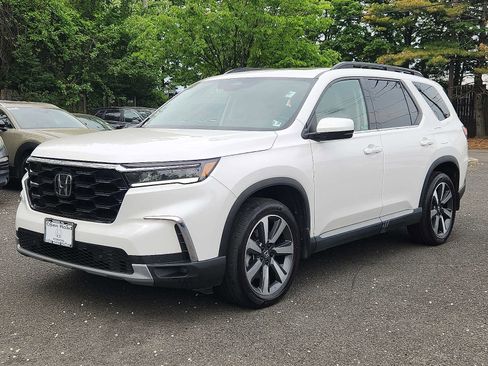Certified 2023 Honda Pilot Touring image 3