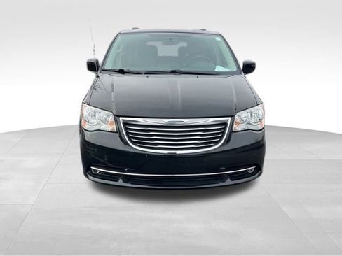 Used 2016 Chrysler Town & Country Touring w/ Driver Convenience Group image 2