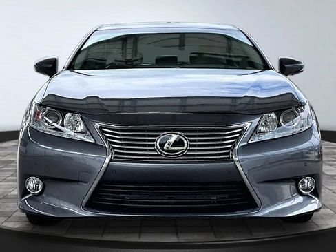 Used 2015 Lexus ES 350 w/ Luxury Package FWD image 2