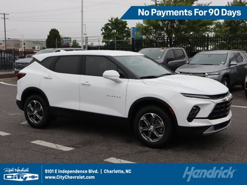 Used 2025 Chevrolet Blazer LT FWD image 1