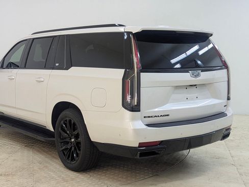 Used 2023 Cadillac Escalade ESV Sport Platinum w/ LPO, ONYX Package image 3
