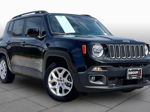 Used 2018 Jeep Renegade Latitude w/ Popular Equipment Group FWD image 3
