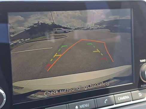 Used 2025 Nissan Rogue S image 10