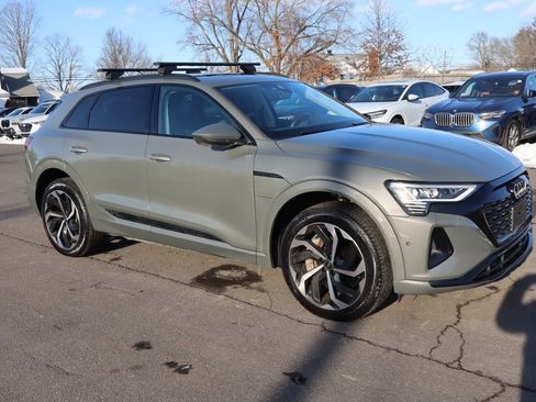 Used 2024 Audi Q8 e-tron Premium Plus w/ Premium Plus Package image 3