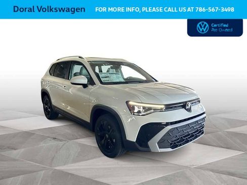Used 2025 Volkswagen Taos SE FWD image 2