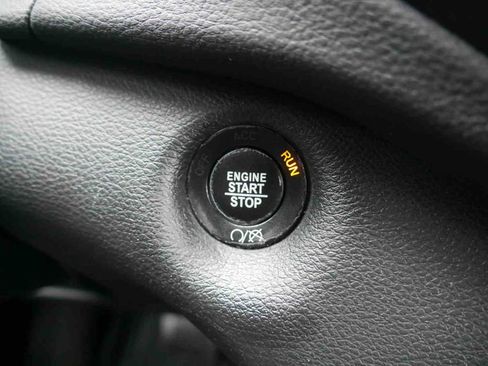 Used 2019 Jeep Cherokee Limited image 32