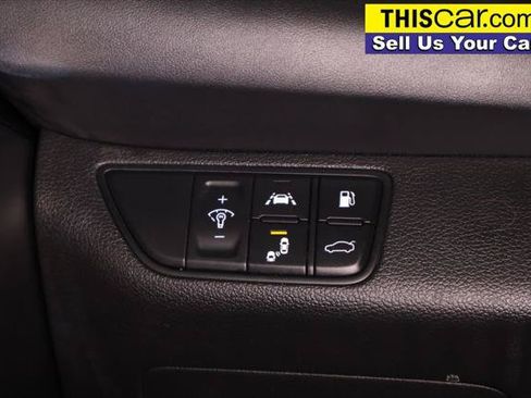 Used 2020 Genesis G70 2.0T RWD image 22