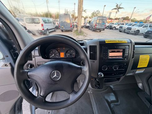 Used 2018 Mercedes-Benz Sprinter 2500 image 14