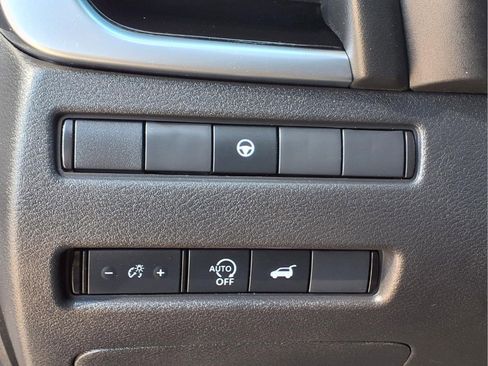 Used 2025 Nissan Rogue SV image 20