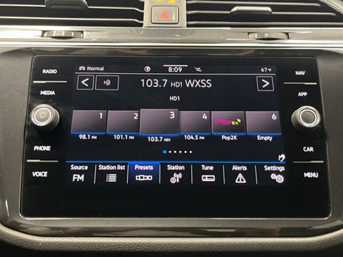 Used 2021 Volkswagen Tiguan SEL AWD/4WD image 17