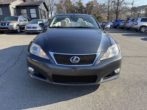Used 2010 Lexus IS 250C Base 2dr Convertible 6A image 3