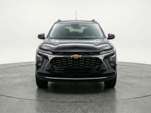 Used 2025 Chevrolet Trax LT w/ LT Convenience Package image 2