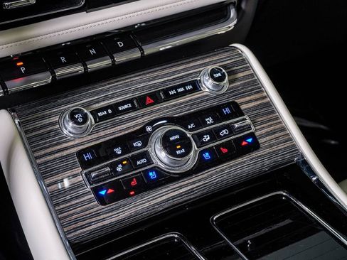 Used 2020 Lincoln Aviator Black Label Grand Touring image 25