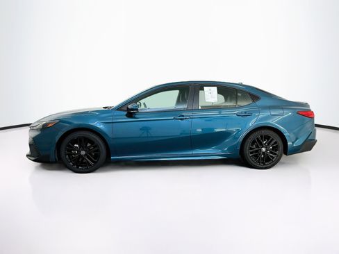Used 2025 Toyota Camry SE FWD image 4