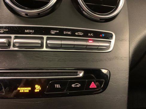 Used 2019 Mercedes-Benz GLC 300 4MATIC image 32