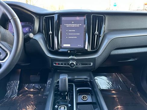 Used 2024 Volvo XC60 B5 Core AWD/4WD image 22