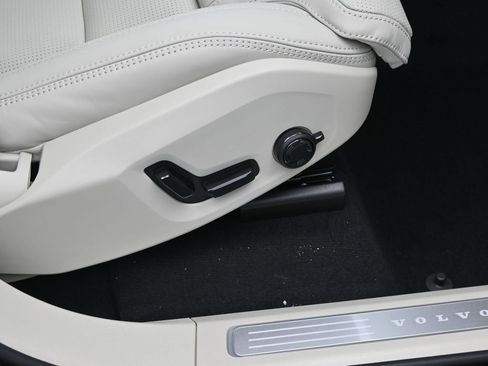 New 2026 Volvo XC90 B6 Ultra image 36