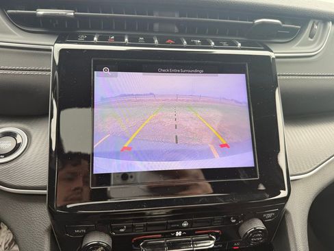 Used 2023 Jeep Grand Cherokee L Laredo image 6