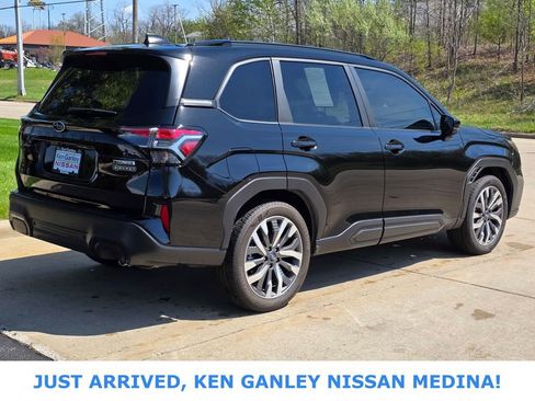 Used 2025 Subaru Forester Touring AWD/4WD image 3