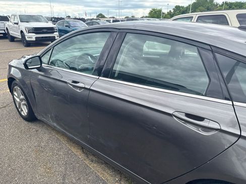 Used 2014 Ford Fusion SE FWD image 15