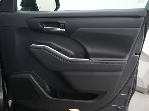 Used 2025 Toyota Highlander XSE AWD/4WD image 9