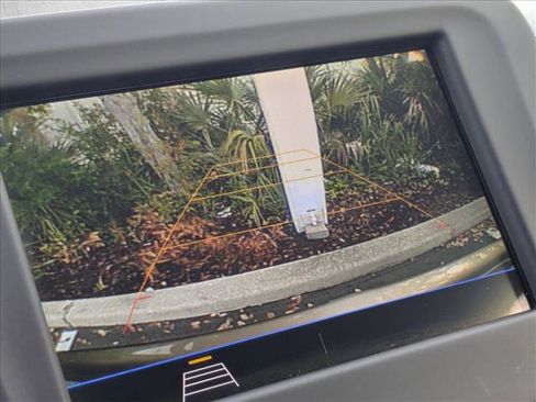 Used 2019 Chevrolet Equinox LS w/ LS Convenience Package image 12