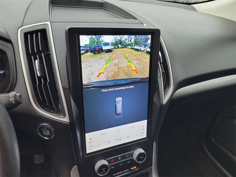 Used 2024 Ford Edge SEL image 22