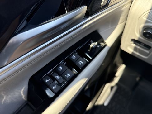 Used 2024 Jeep Wagoneer 4WD w/ Premium Group I image 14
