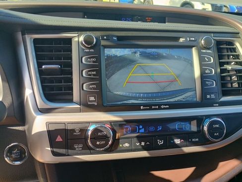 Used 2017 Toyota Highlander Limited FWD image 33