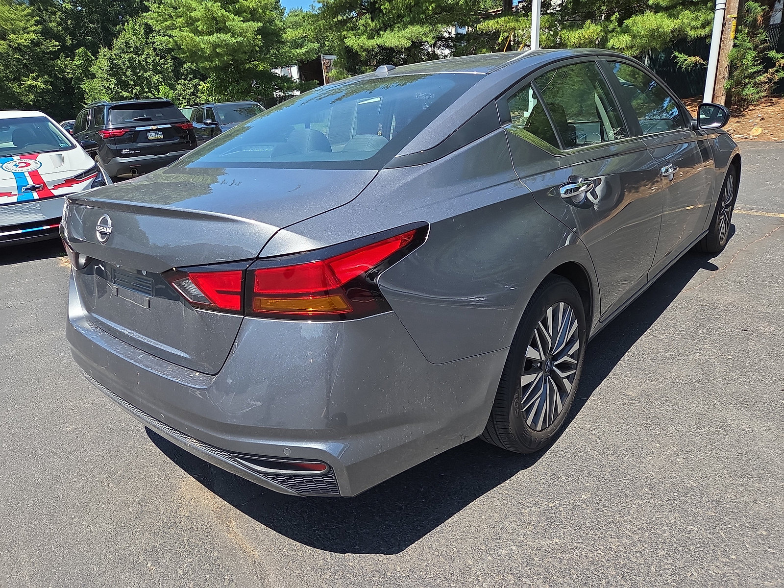 Used 2025 Nissan Altima 2.5 SV FWD image 3