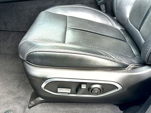 Used 2024 Jeep Wagoneer L Series II image 15