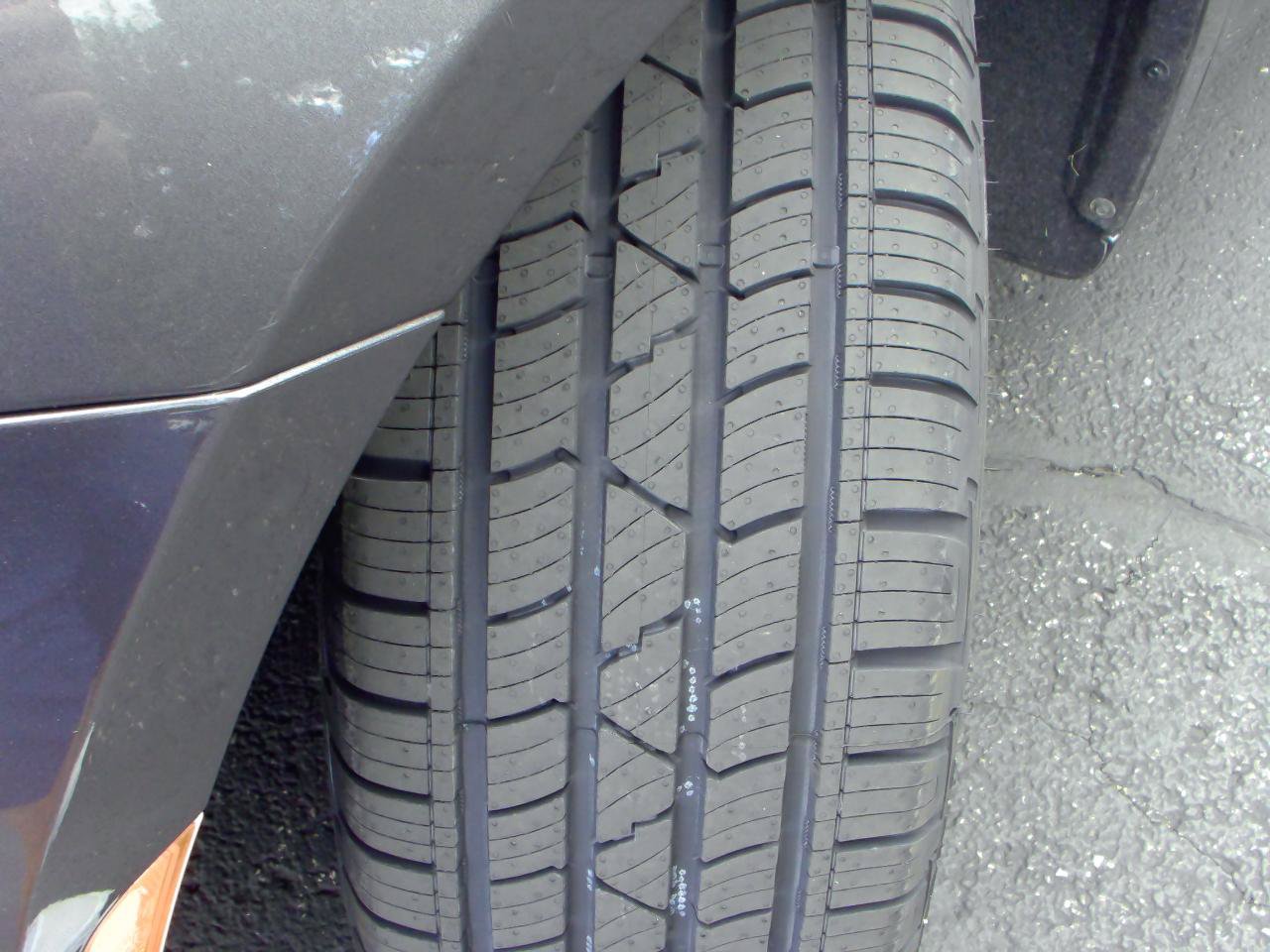 Used 2023 Chrysler Pacifica Limited FWD image 8