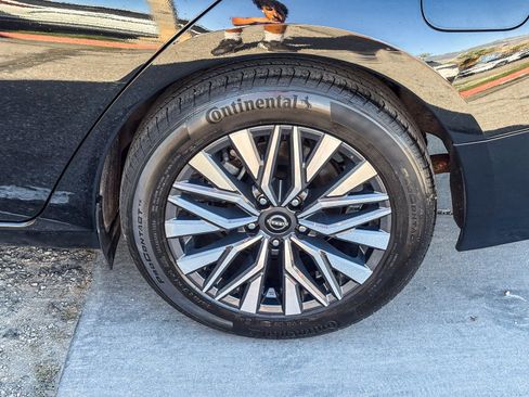 Used 2024 Nissan Altima 2.5 SV FWD image 13