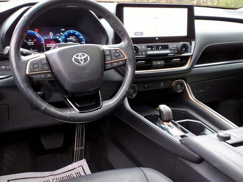 Used 2024 Toyota Grand Highlander AWD Hybrid image 12