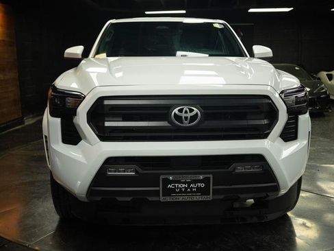 Used 2025 Toyota Tacoma SR5 AWD/4WD image 3
