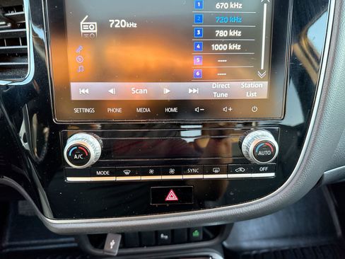 Used 2022 Mitsubishi Outlander LE image 19