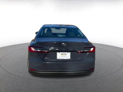 Used 2025 Toyota Camry LE image 12