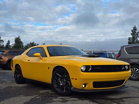 Used 2017 Dodge Challenger R/T Scat Pack RWD image 1