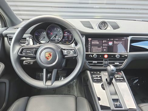 Certified 2026 Porsche Macan AWD/4WD image 8