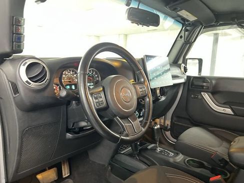 Used 2016 Jeep Wrangler Unlimited Sahara w/ Connectivity Group AWD/4WD image 10