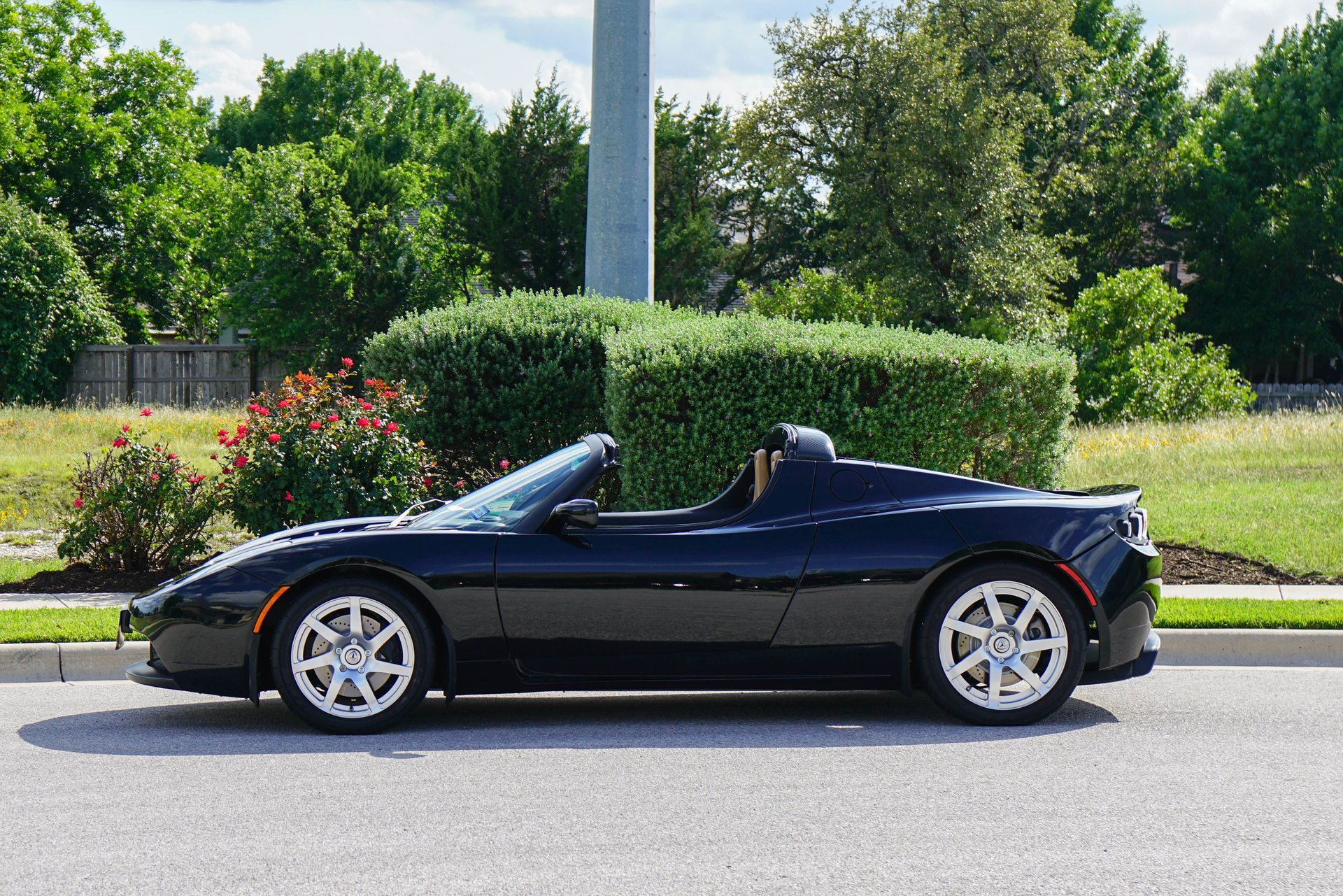 Used 2010 Tesla Roadster RWD image 10