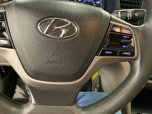 Used 2018 Hyundai Elantra SE image 20
