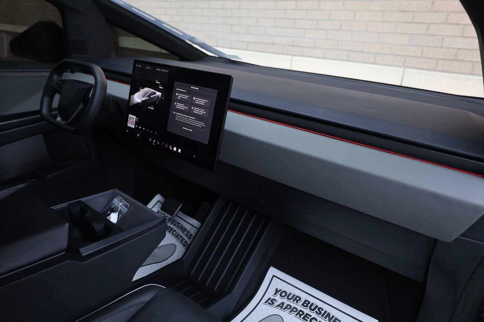 Used 2025 Tesla Cybertruck AWD Crew Cab image 30