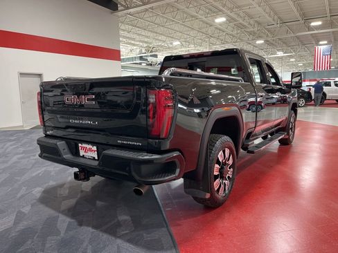 Used 2024 GMC Sierra 3500 Denali image 3