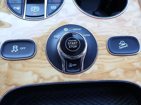 Used 2022 Bentley Bentayga AWD/4WD image 32