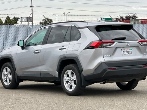 Certified 2021 Toyota RAV4 XLE w/ XLE Grade Weather Package AWD/4WD image 5