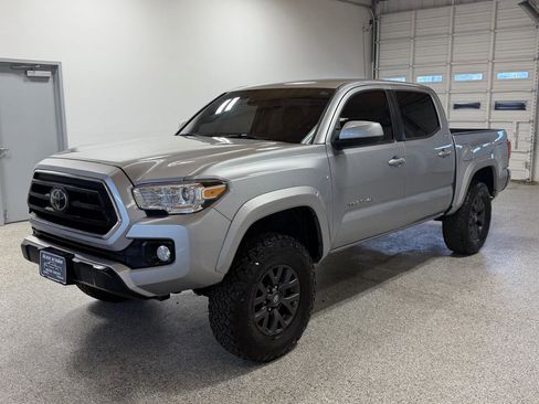 Used 2022 Toyota Tacoma SR5 AWD/4WD image 8