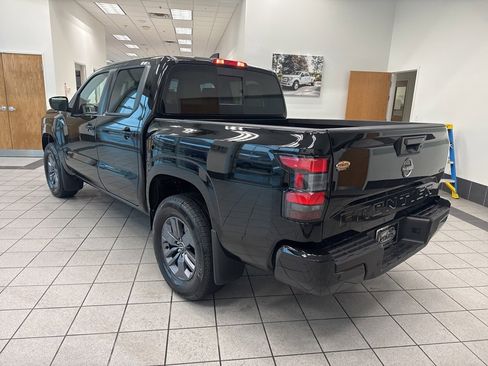 Used 2025 Nissan Frontier SV image 15